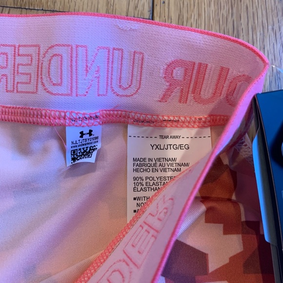 Under Armour girls cropped stretchy pants . New - Picture 7 of 8